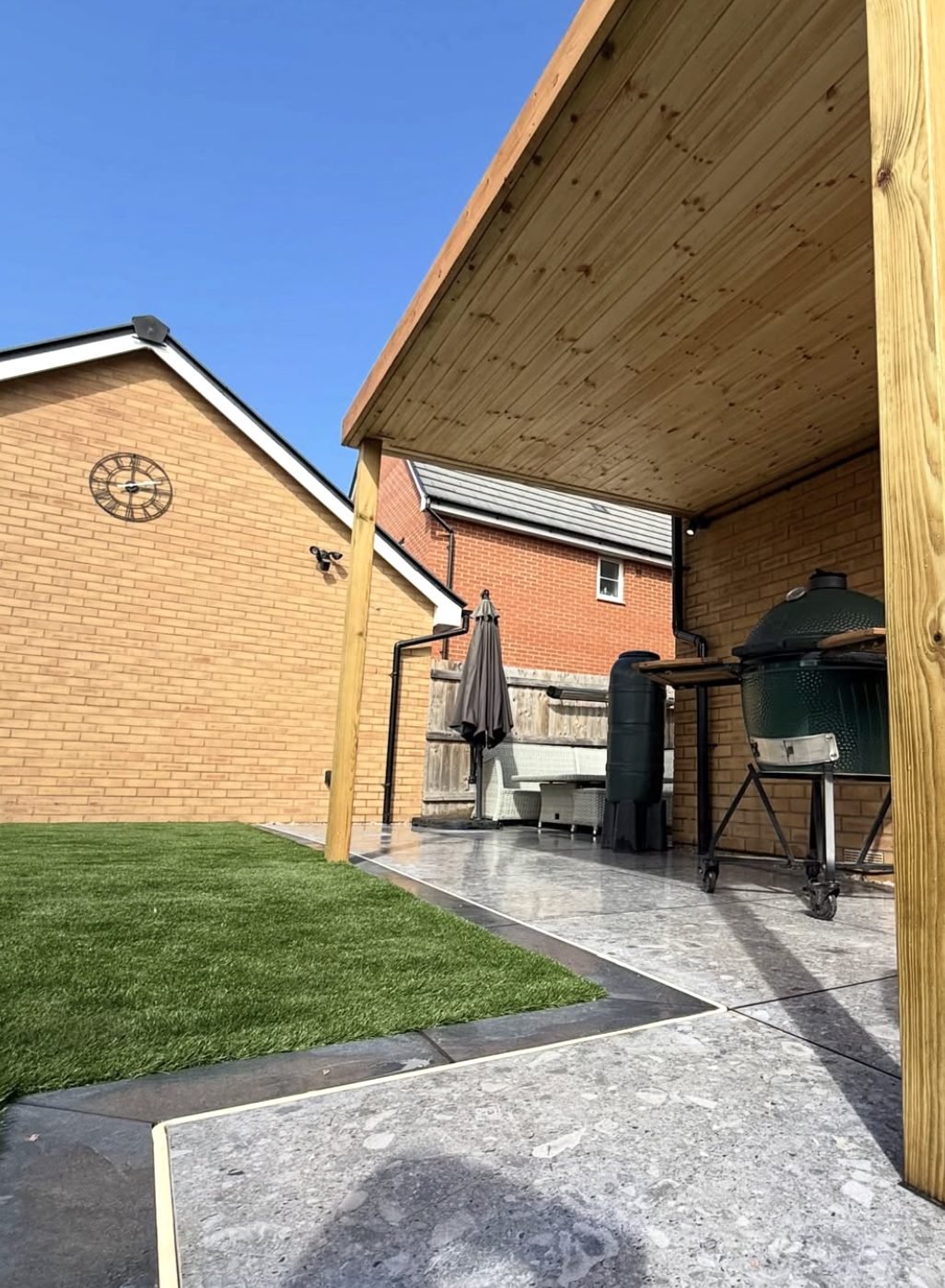 Premium artificial lawn with porcelain patio and timber pergola